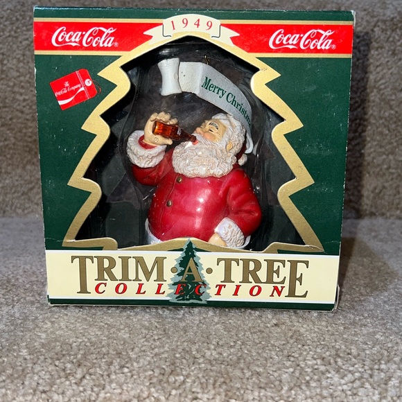 Coca Cola Holiday Coca Cola 949 Trim A Tree Santa Drinking A Coke
